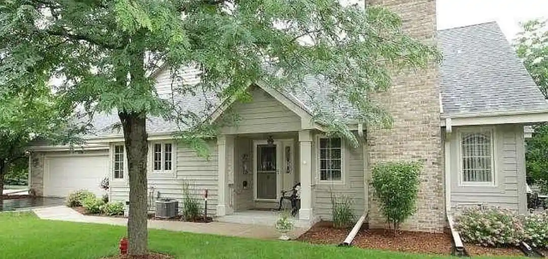n21w24178-dorchester-dr-dr-1d-pewaukee-wi-53072/hzid_b502b81e
