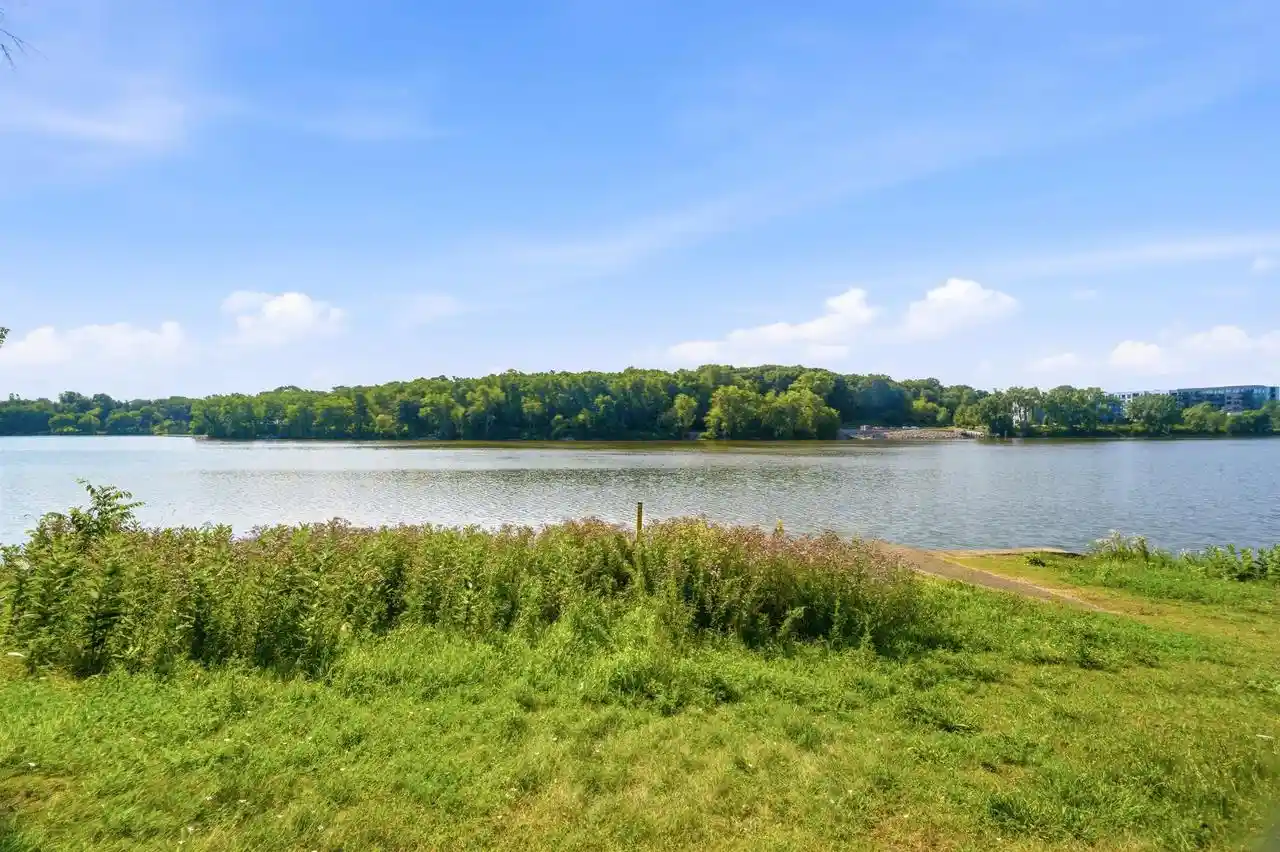10-green-bay-court-court-205-appleton-wi-54911/hzid_7c47a303