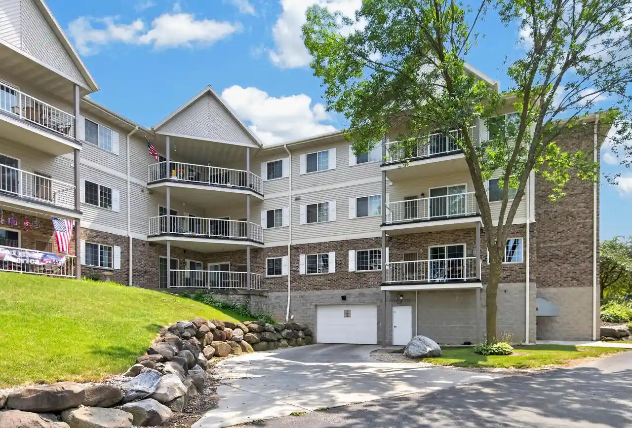 140-w-commerce-boulevard-boulevard-311-slinger-wi-53086/hzid_e430b520