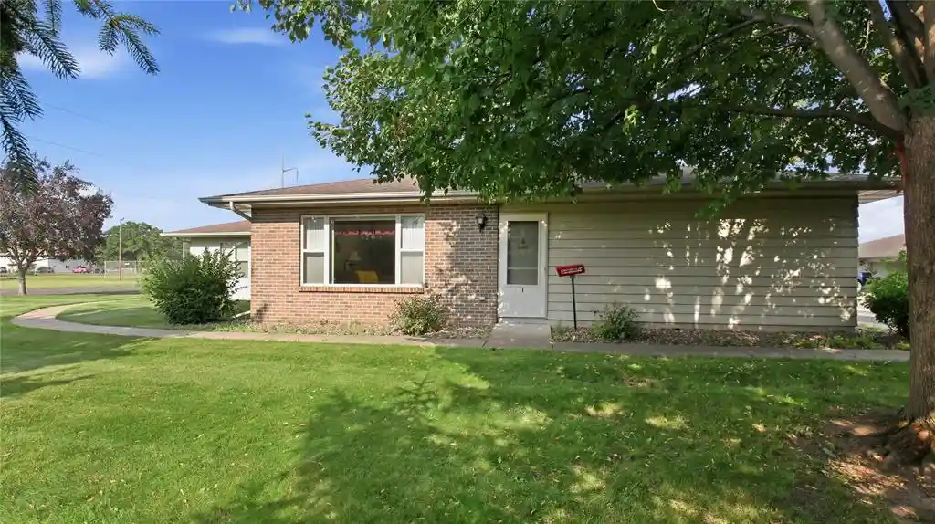 306-frenette-dr-dr-1-chippewa-falls-wi-54729/hzid_46264119