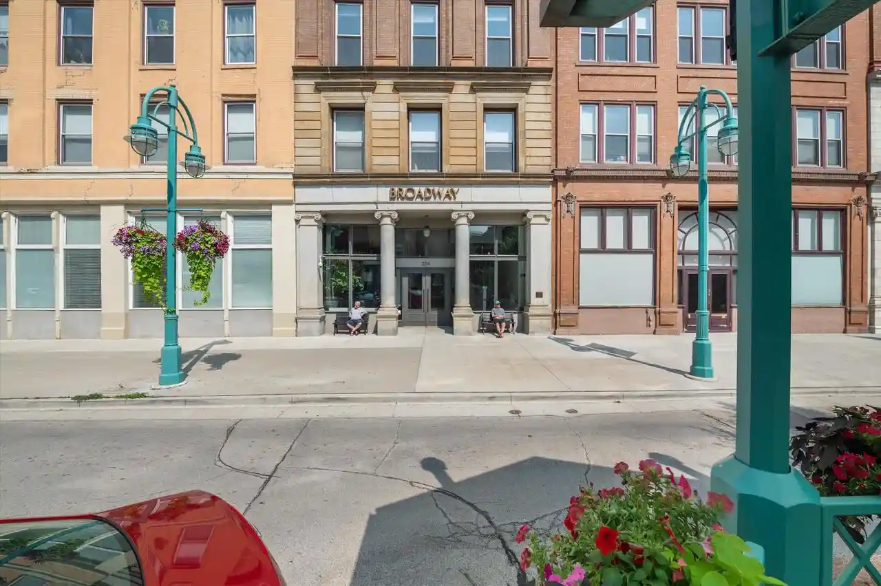 234-n-broadway-418-milwaukee-wi-53202/hzid_e136ea53
