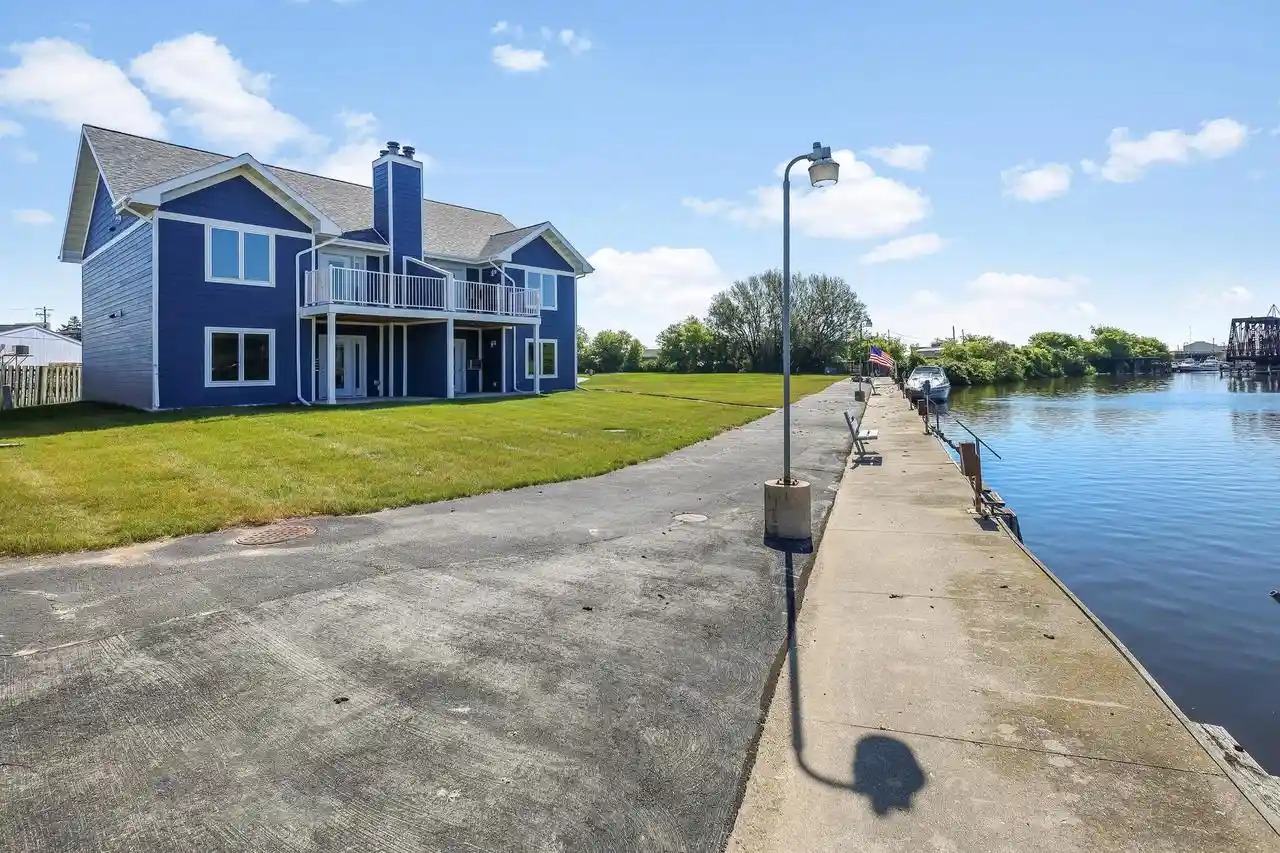 1609-16th-street-street-two-rivers-wi-54241/hzid_5101df8d