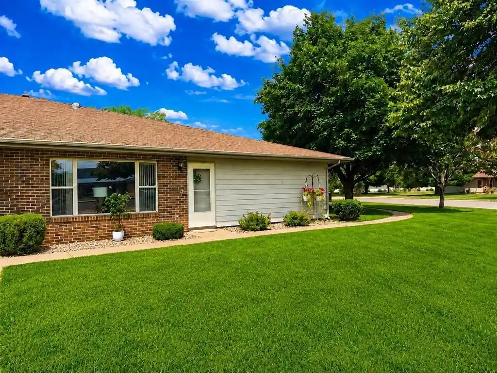 410-frenette-dr-dr-2-chippewa-falls-wi-54729/hzid_6a80ab95
