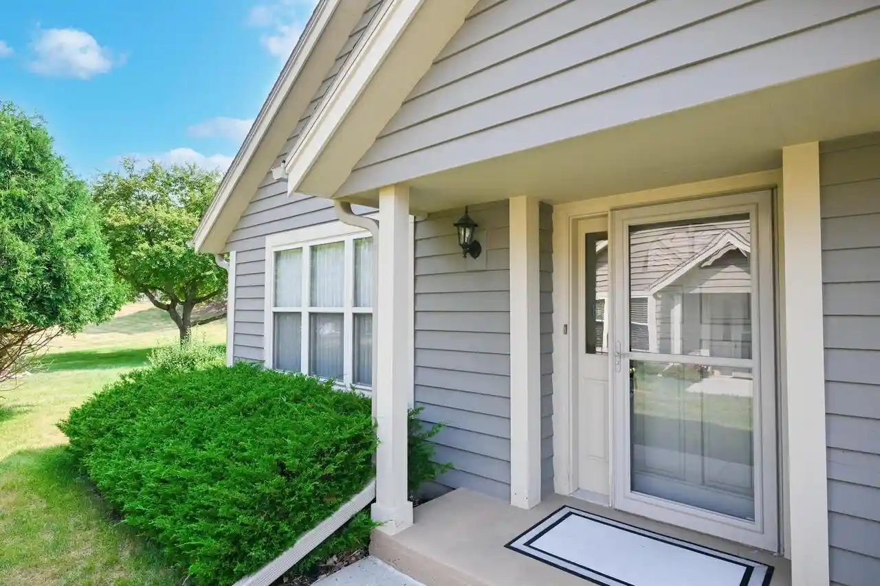 n24w24000-brandon-oaks-dr-dr-a-pewaukee-wi-53072/hzid_b6274fd9