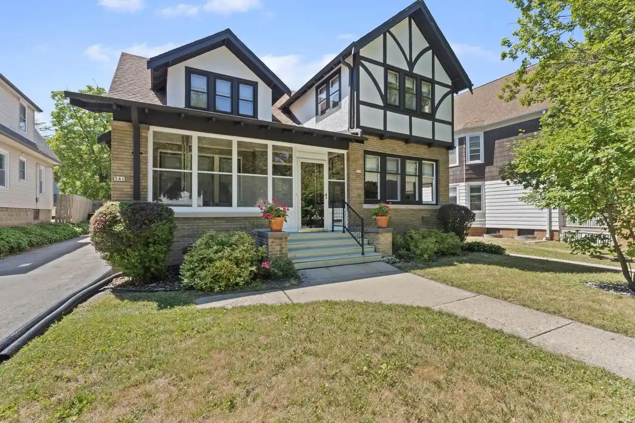 539-n-64th-street-street-541-wauwatosa-wi-53213/hzid_cb4a0a51