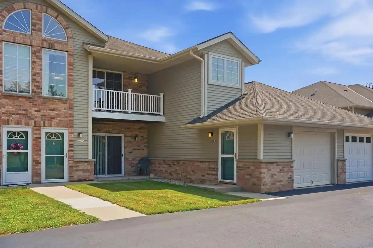 702-shepherds-dr-dr-8-west-bend-wi-53090/hzid_17fbd2b7