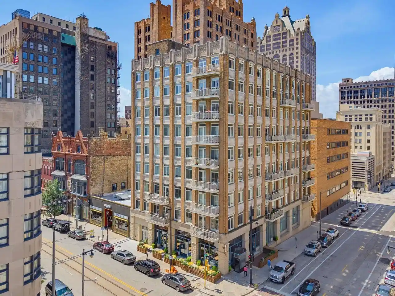 741-n-milwaukee-street-street-203-milwaukee-wi-53202/hzid_3640b28c
