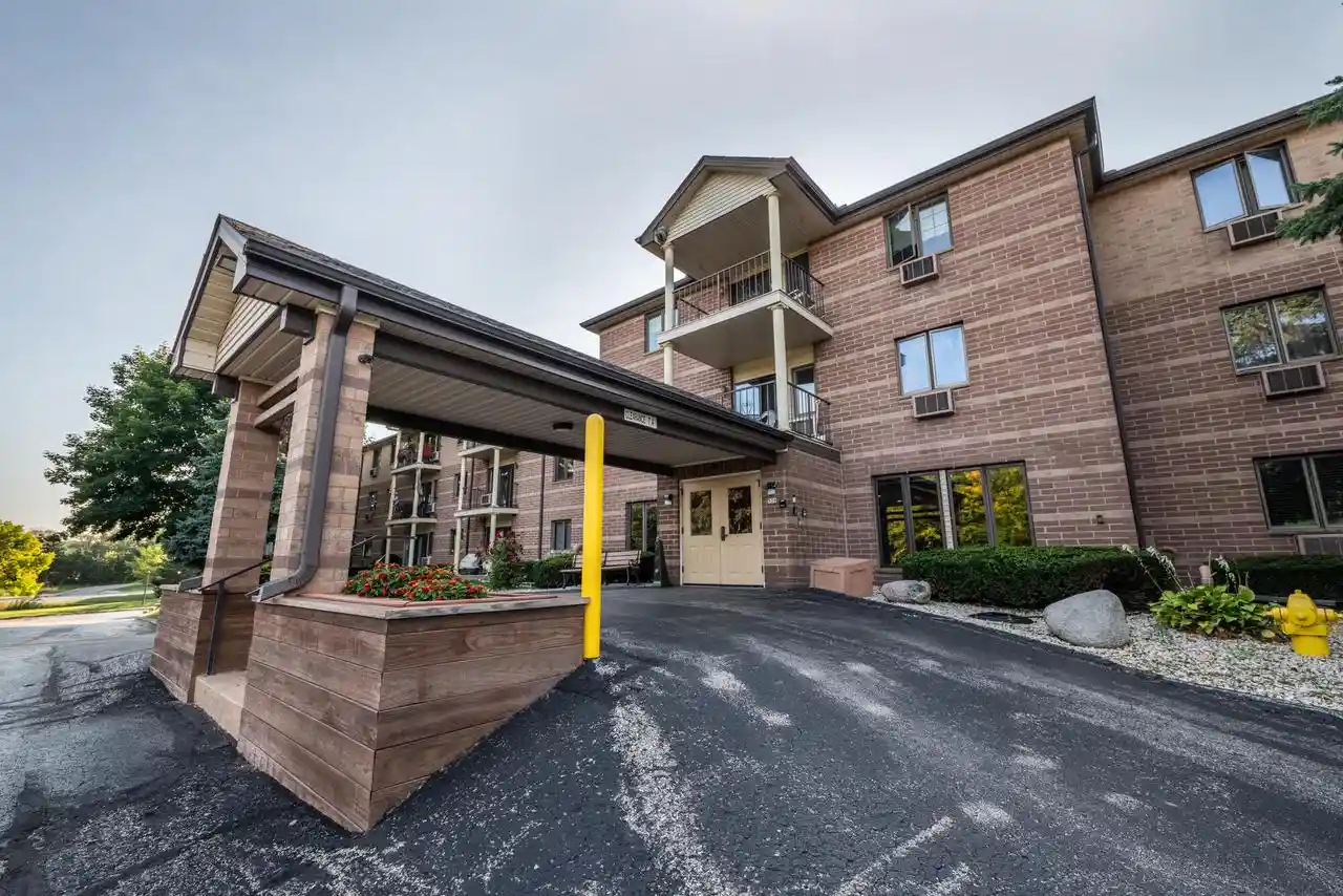 530-n-silverbrook-dr-dr-104-west-bend-wi-53090/hzid_8556110b