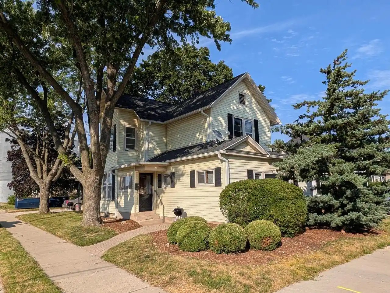 248-w-chestnut-street-street-516-kendall-st-burlington-wi-53105/hzid_d9d1c083