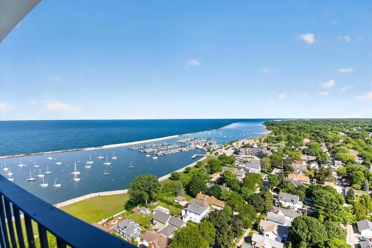 2525-s-shore-dr-dr-25a-milwaukee-wi-53207/hzid_83df5ae5