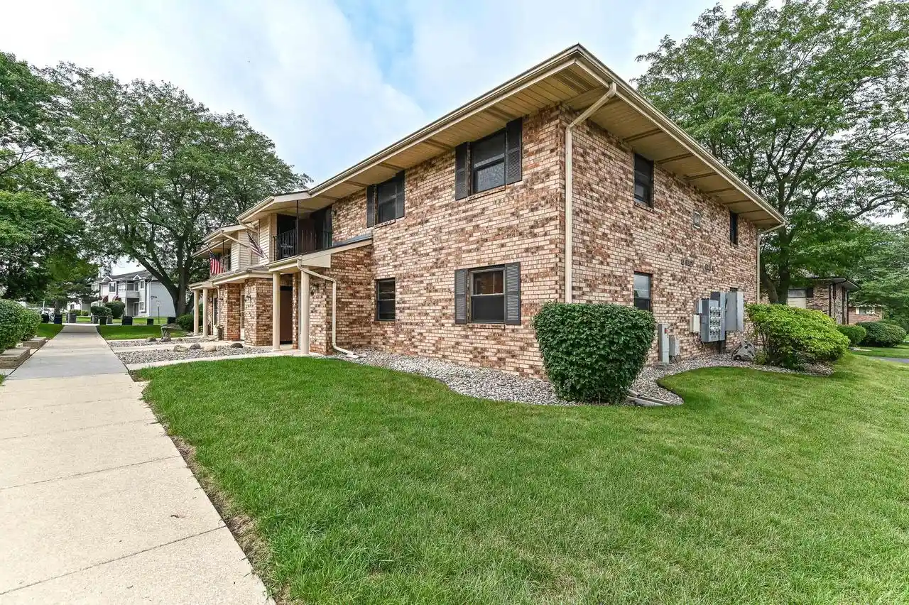 6640-mariner-dr-dr-202-mount-pleasant-wi-53406/hzid_e789ef21