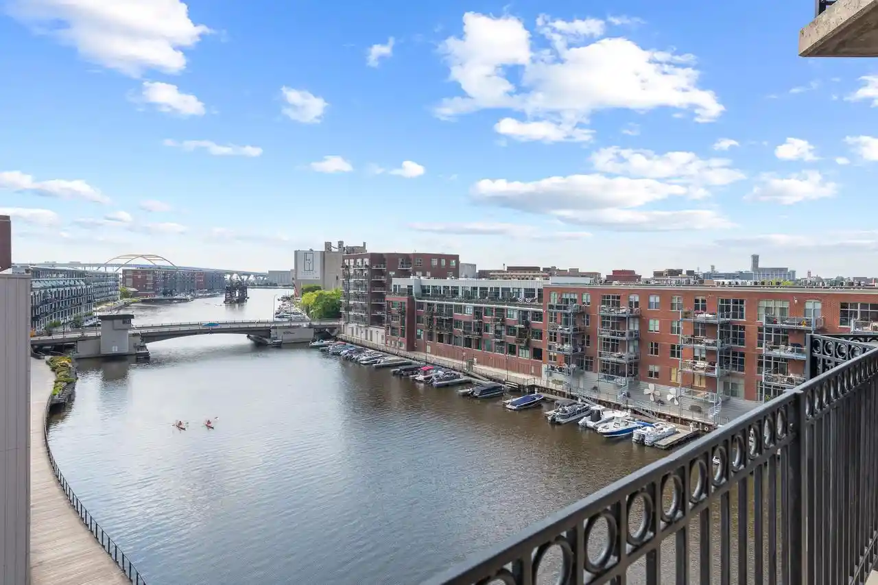 102-n-water-street-street-607-milwaukee-wi-53202/hzid_ca65a0dc
