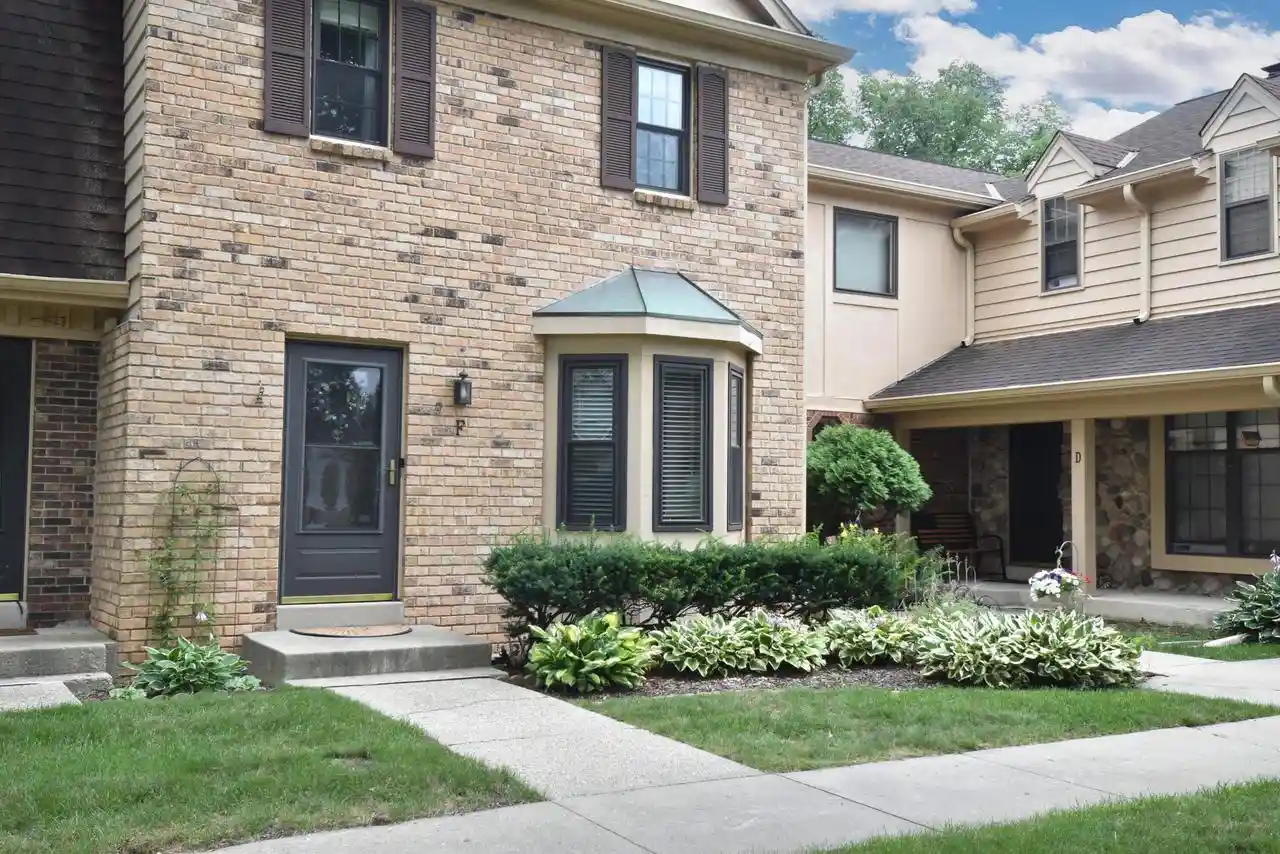 384-willow-grove-dr-dr-f-pewaukee-wi-53072/hzid_4aef97c5