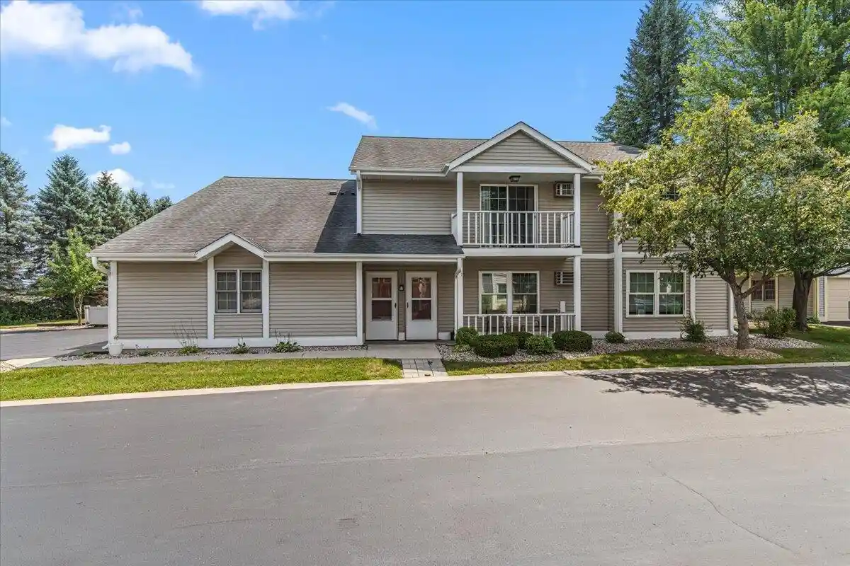 631-barrington-court-court-a-west-bend-wi-53095/hzid_7e45fb1f