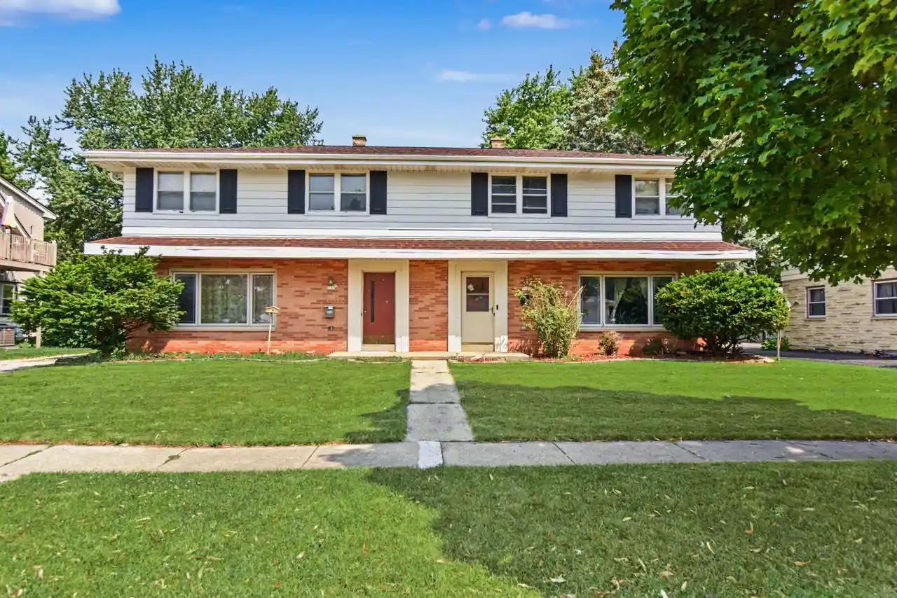 5111-maplewood-dr-dr-5113-greendale-wi-53129/hzid_134d8fd3
