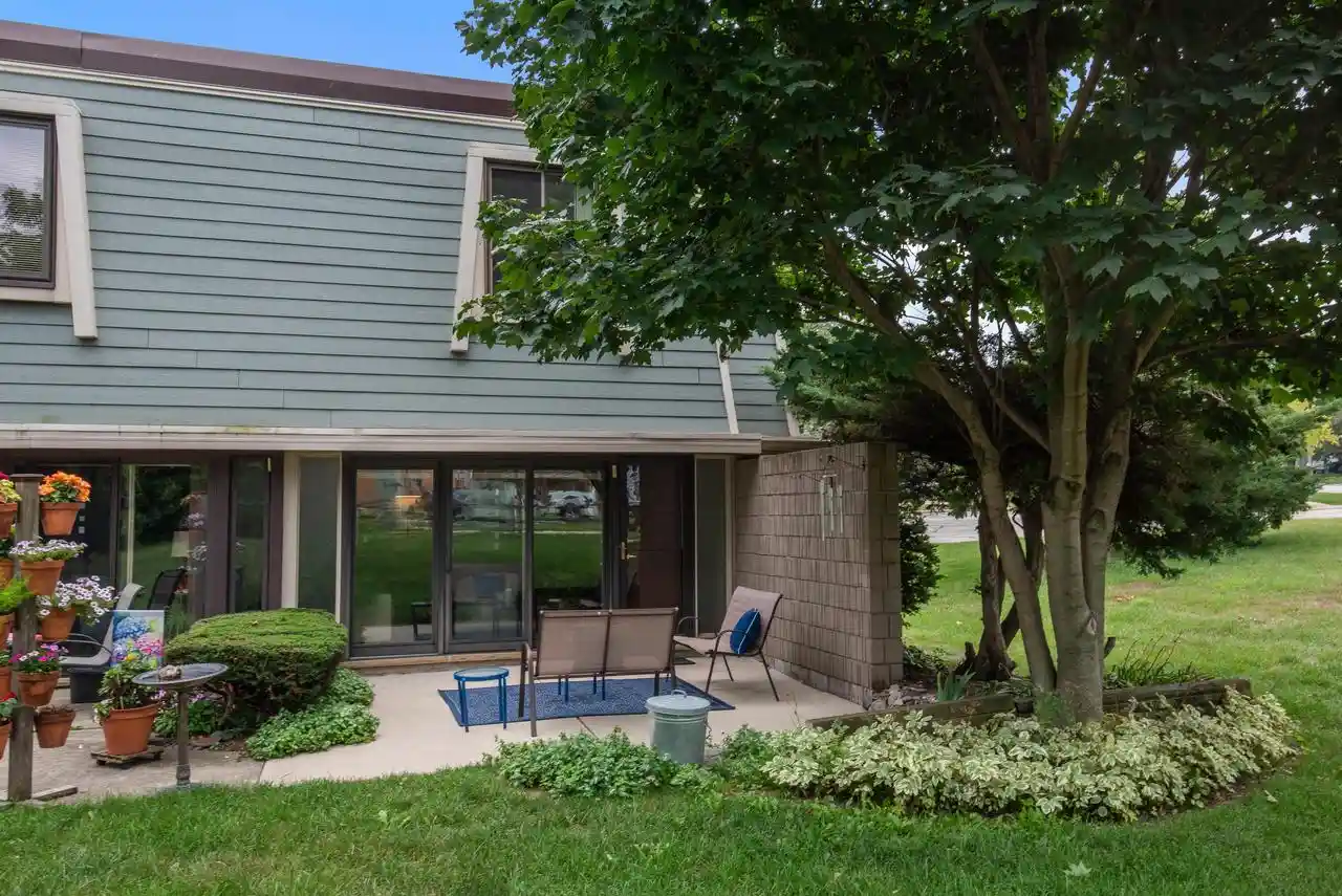 3333-5th-avenue-avenue-2-j-south-milwaukee-wi-53172/hzid_1c5b6af7