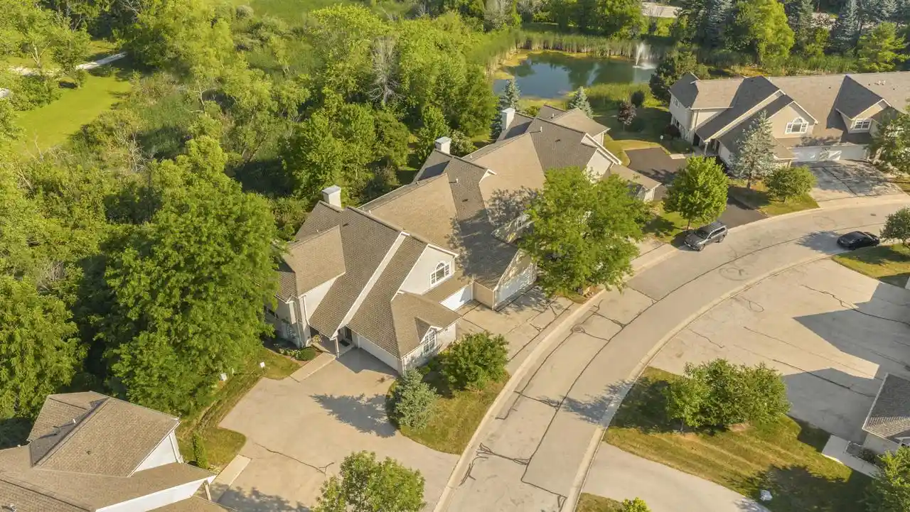 9140-w-elm-court-court-d-franklin-wi-53132/hzid_22a9b1f4