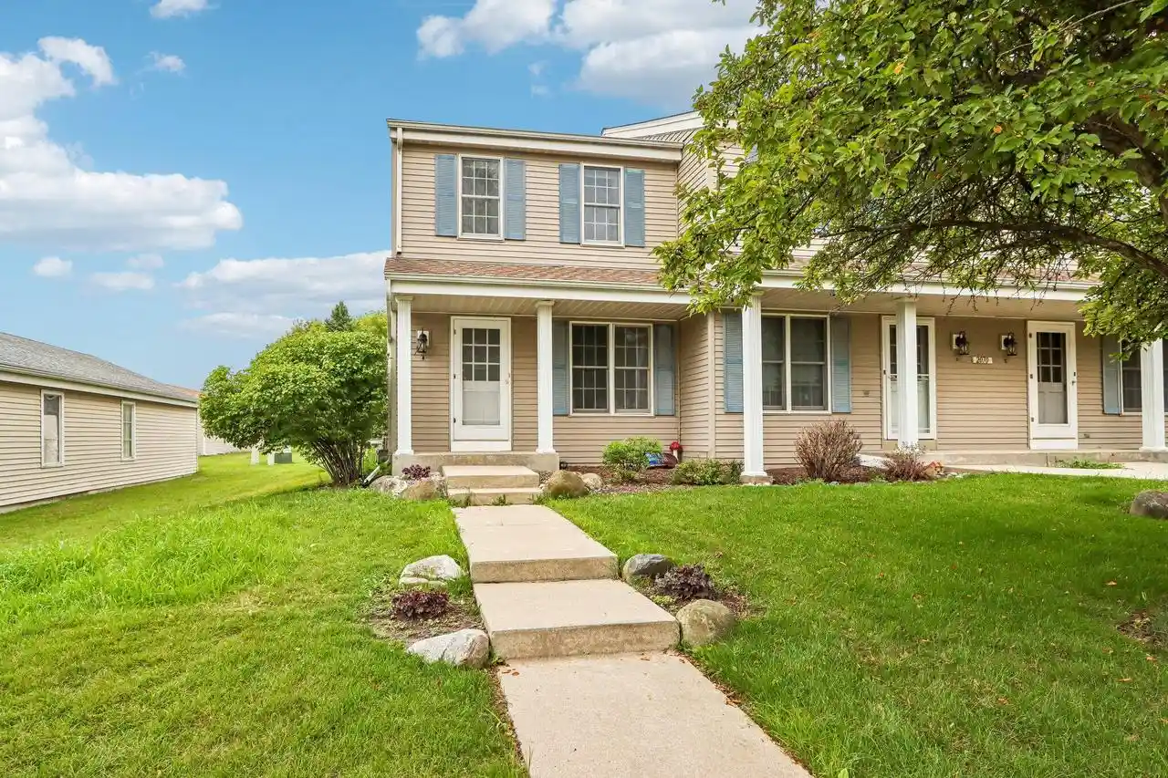 2070-cliff-alex-court-s-court-s-a-waukesha-wi-53189/hzid_41cee7e4