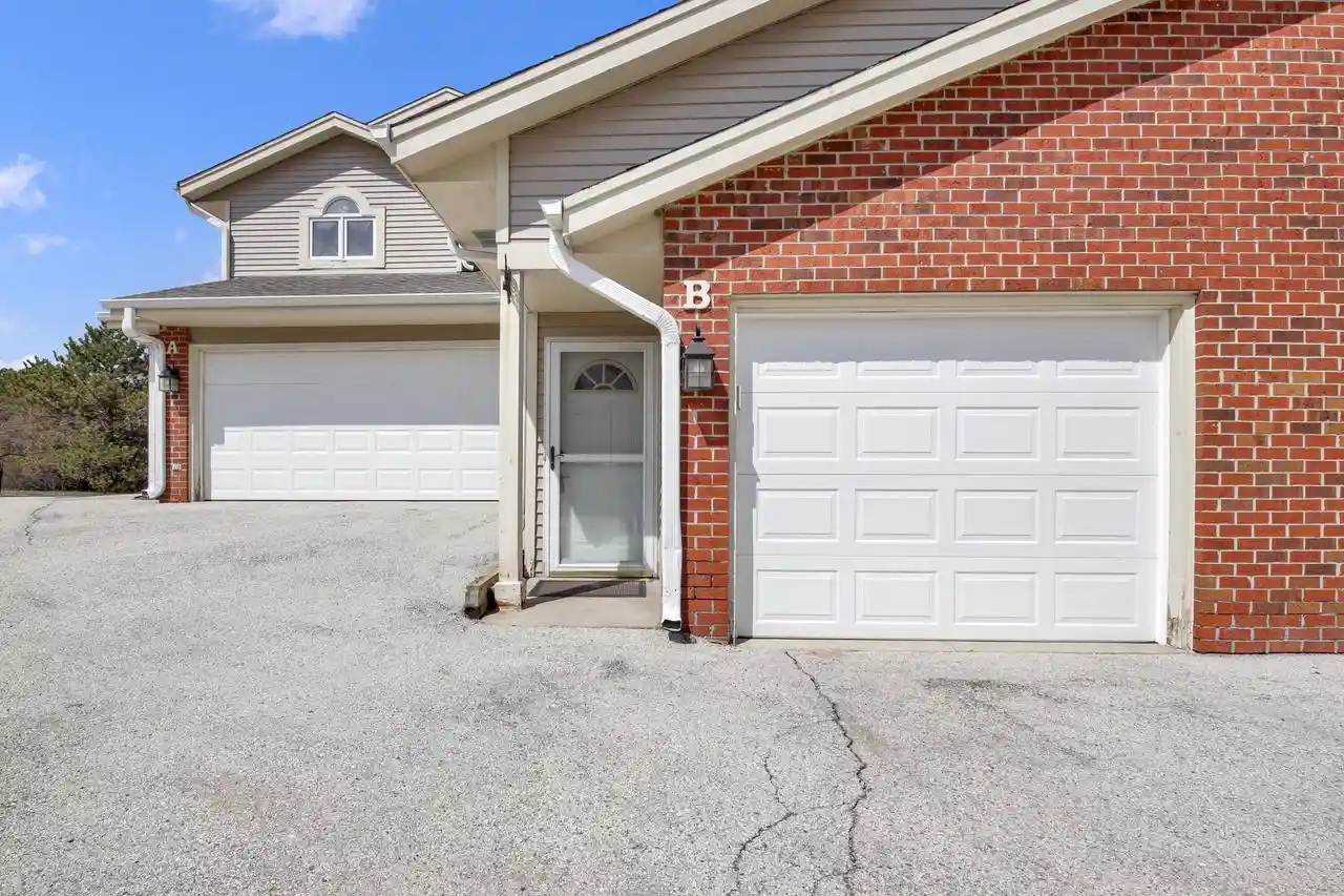 668-westfield-way-b-pewaukee-wi-53072/hzid_b79e47a5