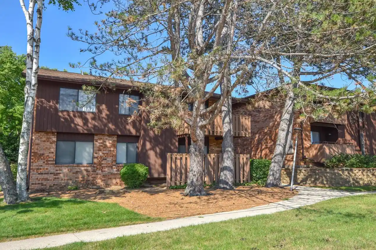 7001-n-green-bay-avenue-avenue-c-glendale-wi-53209/hzid_16e6ba10