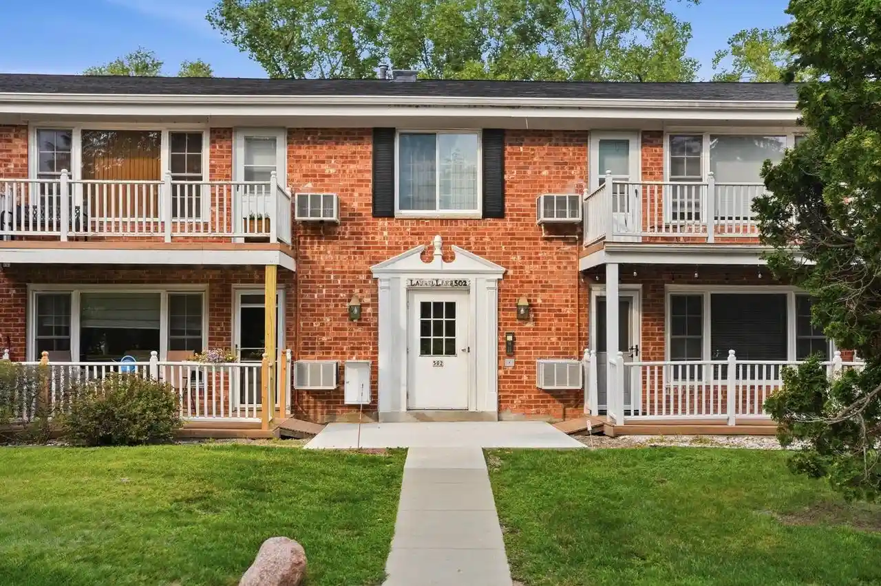 502-laurel-lake-road-road-2-thiensville-wi-53092/hzid_5bd080ff
