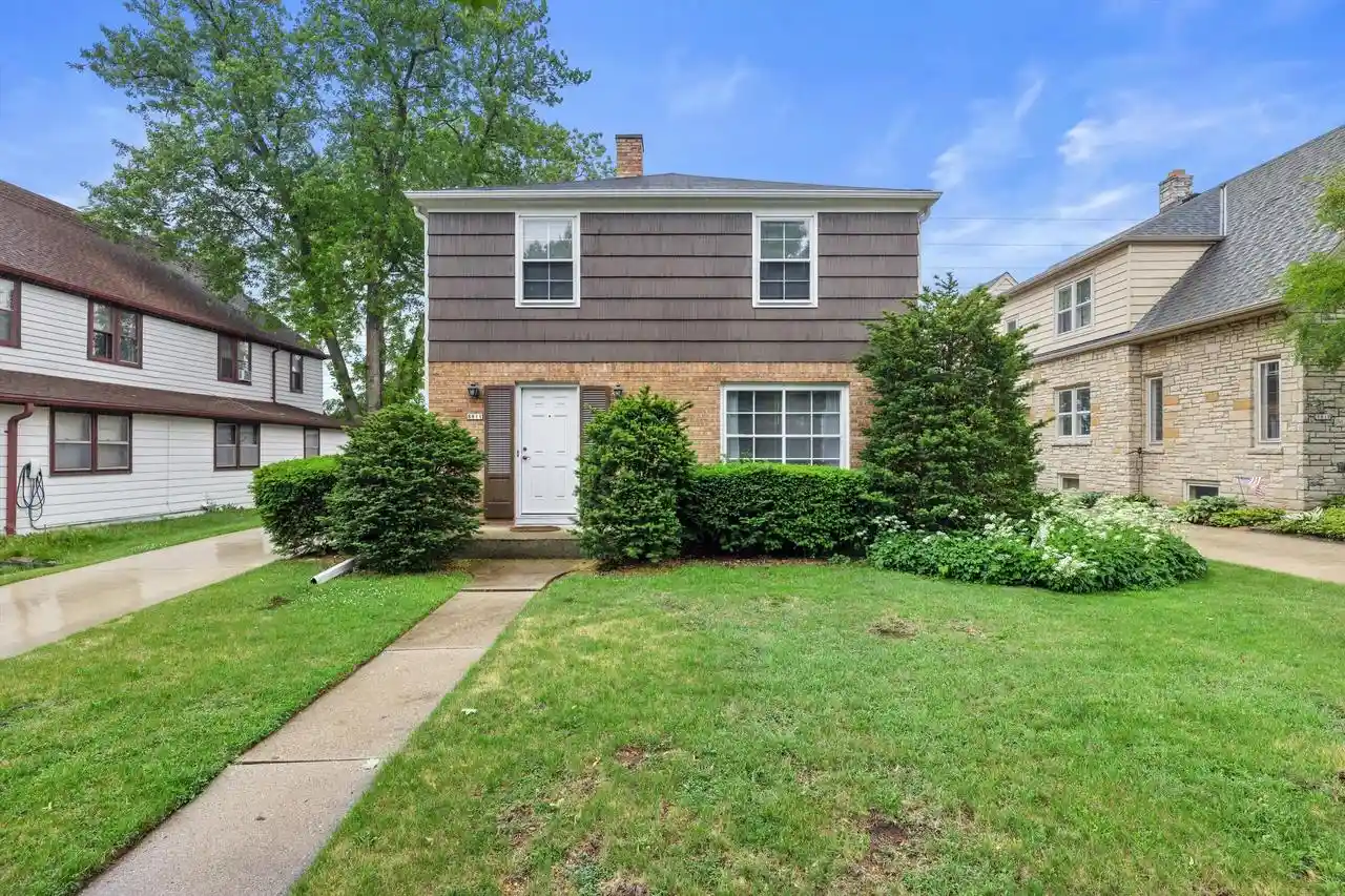 8811-w-hawthorne-avenue-avenue-8813-wauwatosa-wi-53226/hzid_05dc32d5