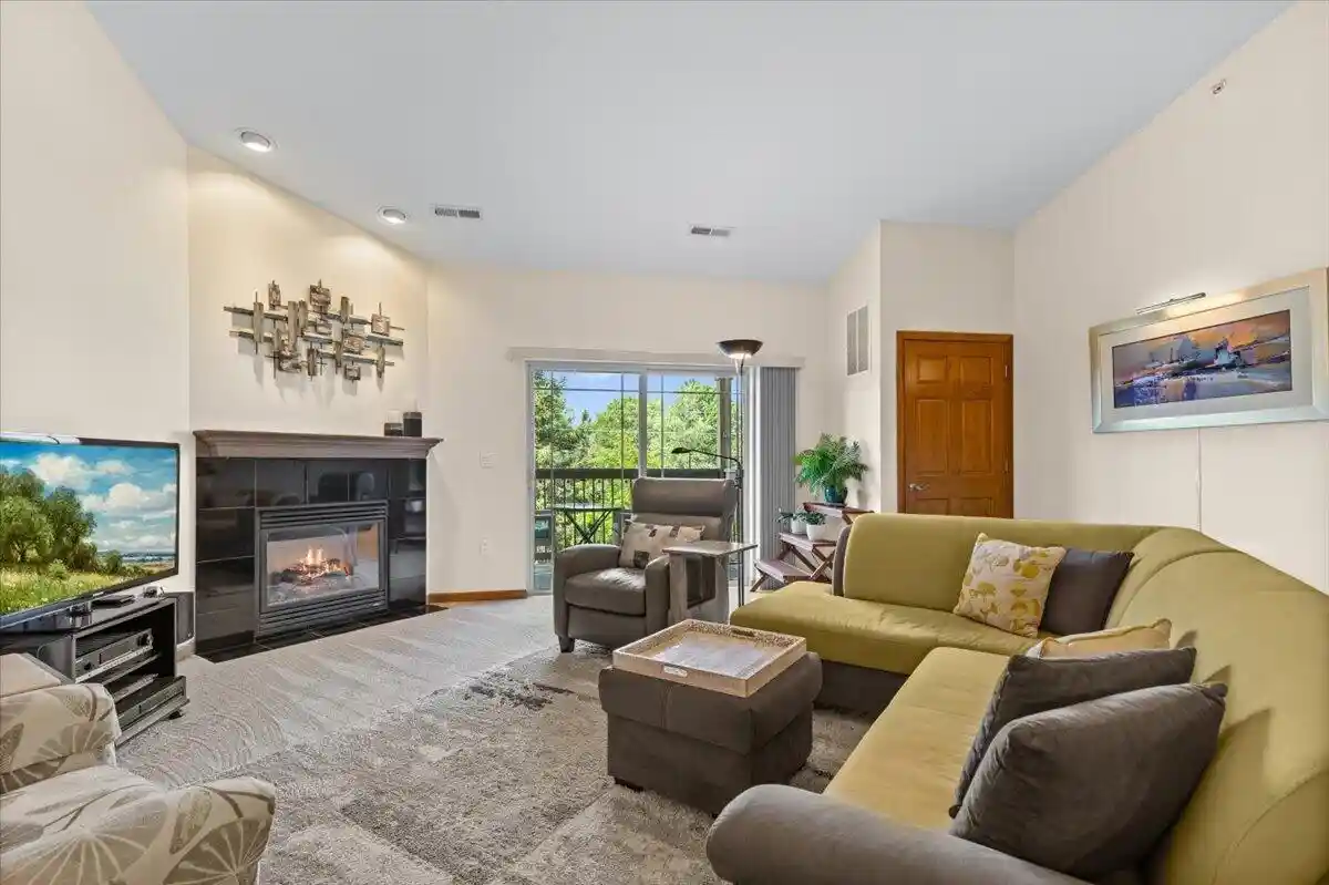 230-hilldale-dr-dr-1311-hartford-wi-53027/hzid_54e8094d