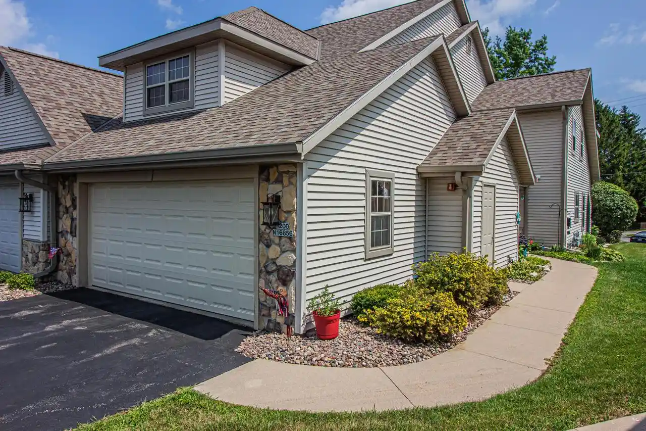w200n16856-park-court-court-4-jackson-wi-53037/hzid_2c110e17
