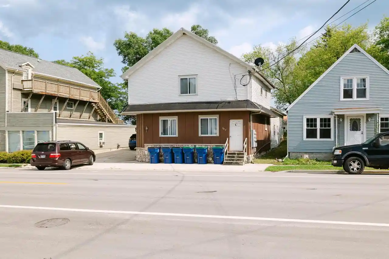 307-madison-avenue-avenue-cascade-wi-53011/hzid_91c1d843