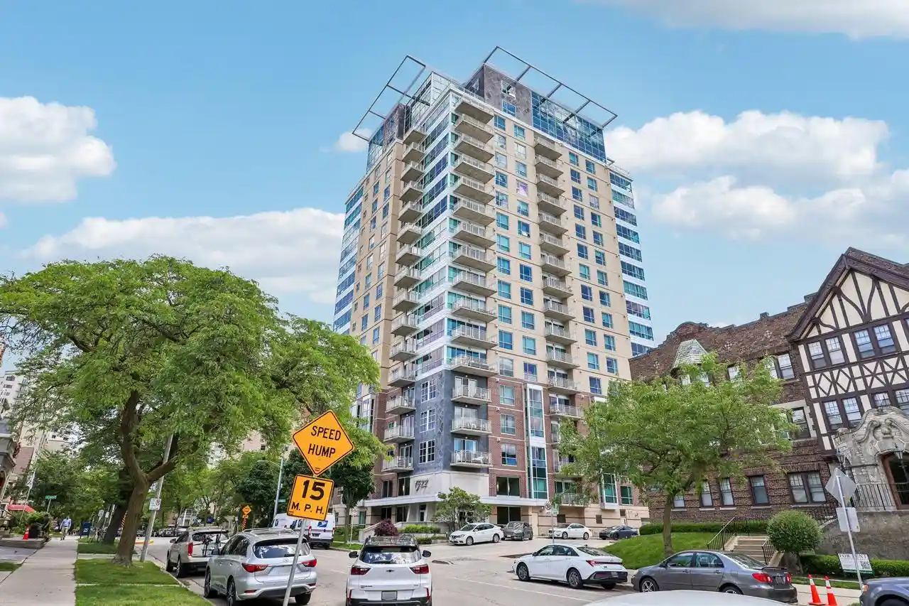 1522-n-prospect-avenue-avenue-303-milwaukee-wi-53202/hzid_d9b9522b