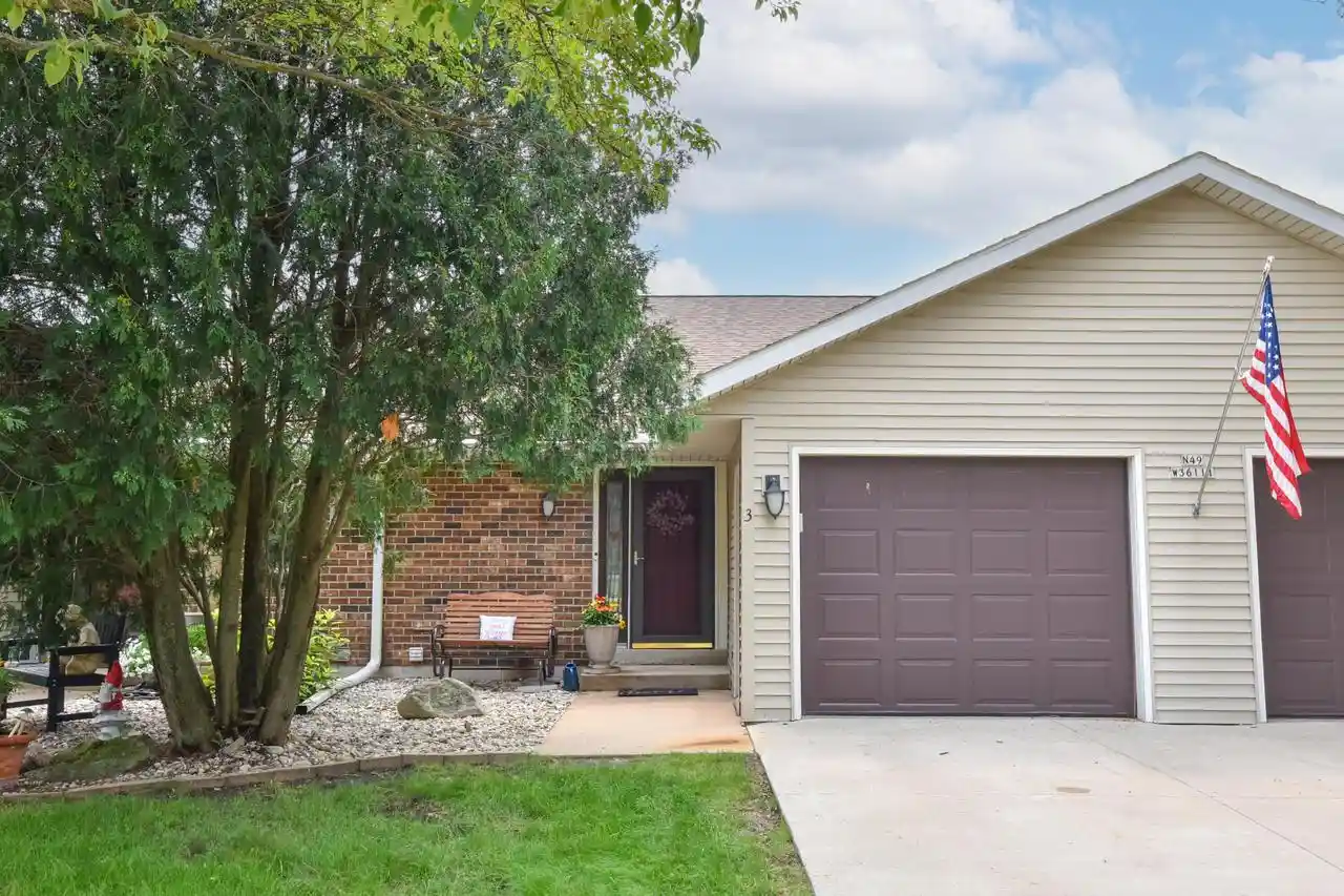 n49w36111-nottingham-lane-lane-3-oconomowoc-wi-53066/hzid_9e1e6173