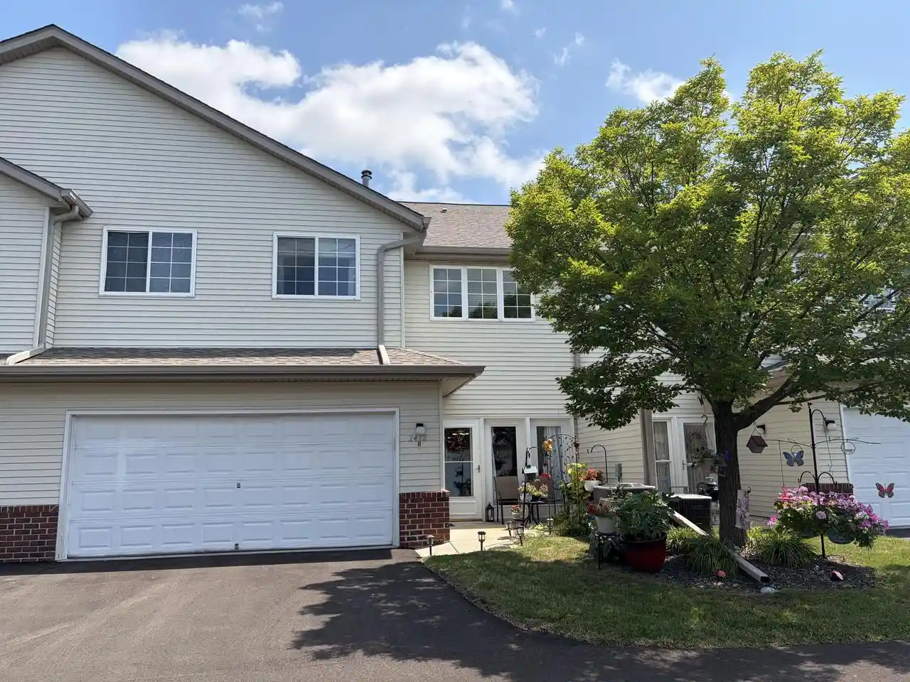 2412-fox-river-parkway-parkway-h-waukesha-wi-53189/hzid_ee3e0ca6