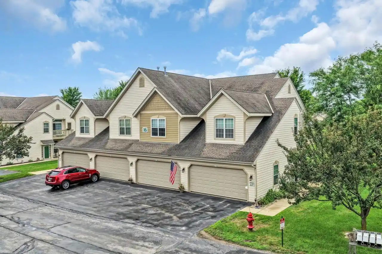 8615-s-stratford-road-road-102-16-oak-creek-wi-53154/hzid_4669c15a