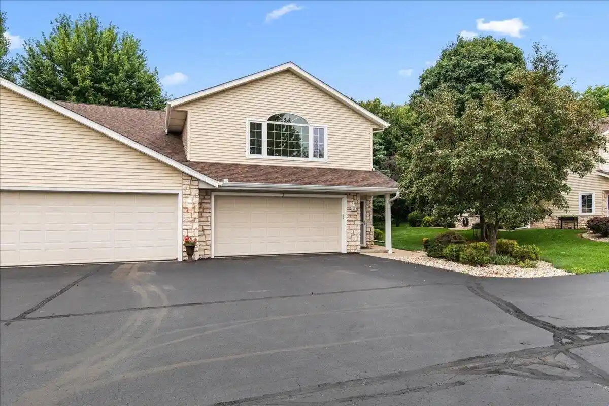 2465-country-creek-circle-circle-3-west-bend-wi-53095/hzid_3e1bd496