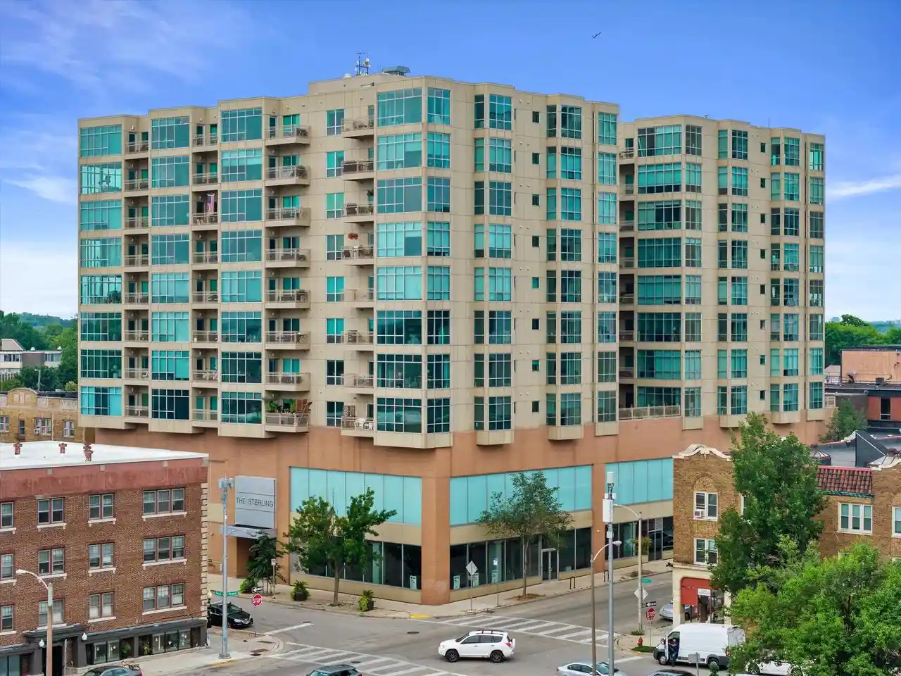 1550-e-royall-pl-pl-1112-milwaukee-wi-53202/hzid_13472e86