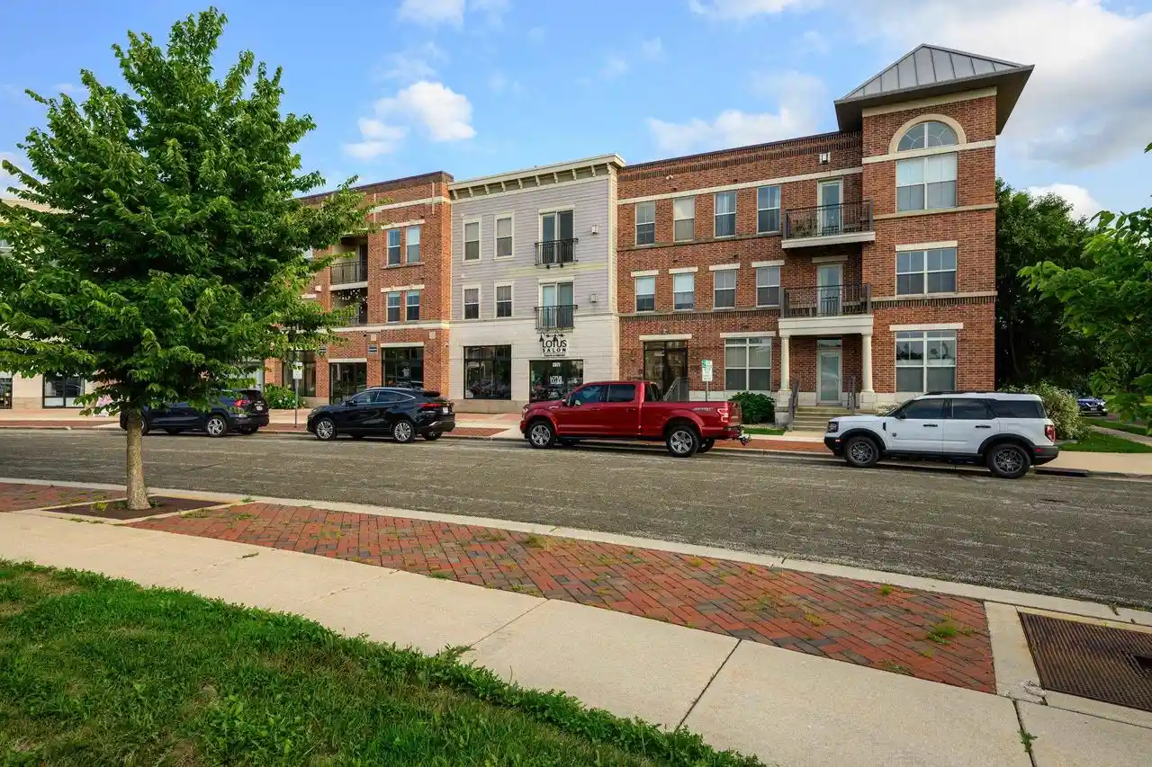 2581-smiths-crossing-crossing-101-madison-wi-53783/hzid_5079a778
