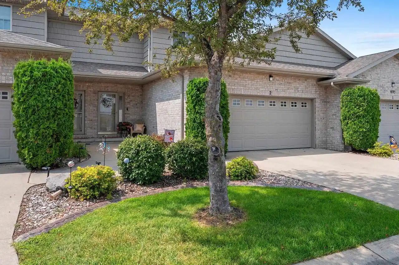 1693-main-circle-circle-2-ashwaubenon-wi-54115/hzid_dd119235