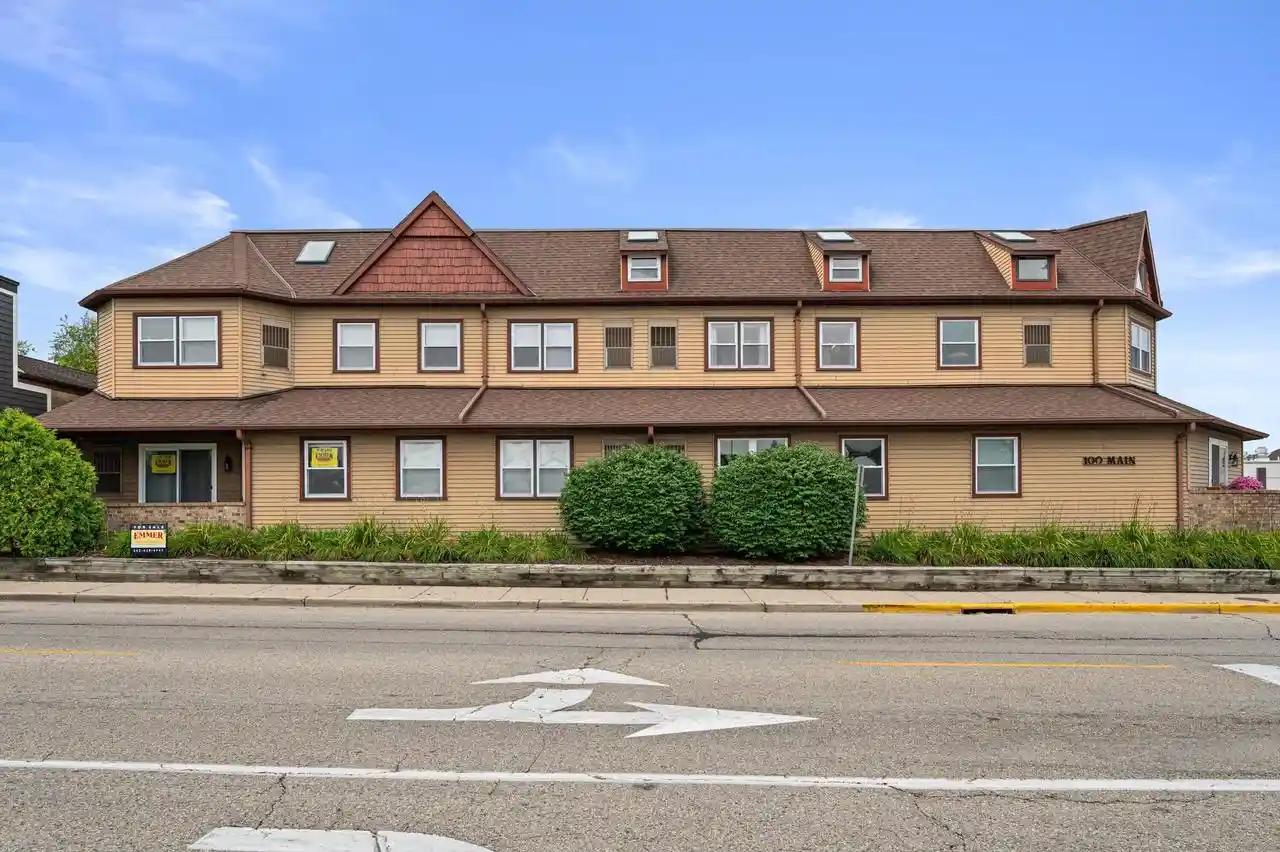 100-main-street-street-103-pewaukee-wi-53072/hzid_9a78346c