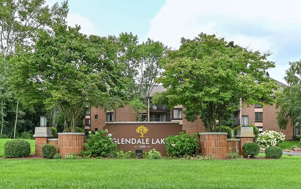 1600-w-green-tree-road-road-130-glendale-wi-53209/hzid_259e5849