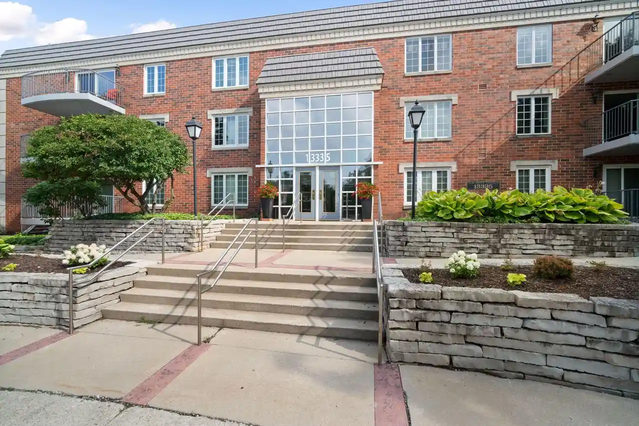 13335-watertown-plank-road-road-115-elm-grove-wi-53122/hzid_5f0d1293