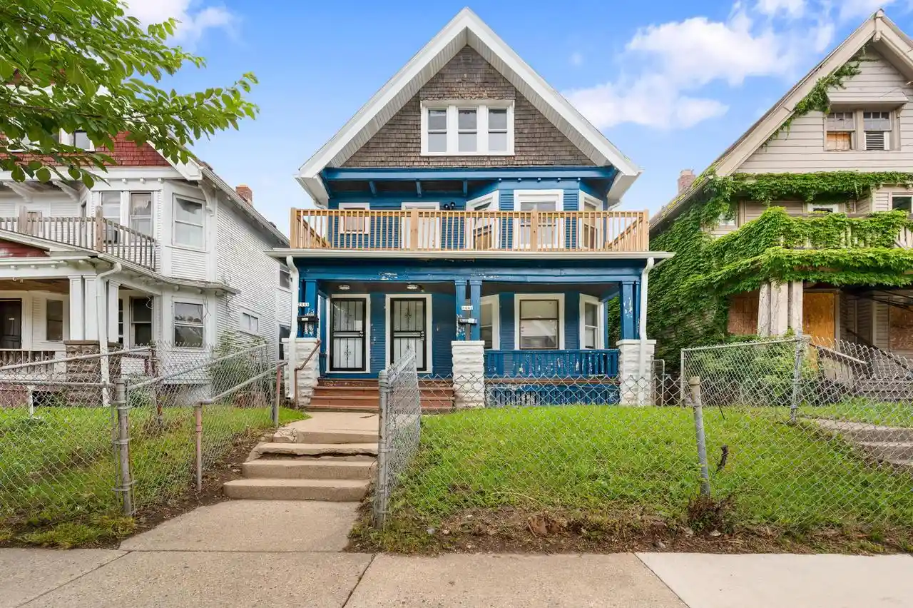 2442-n-39th-street-street-milwaukee-wi-53210/hzid_e4ee51e9
