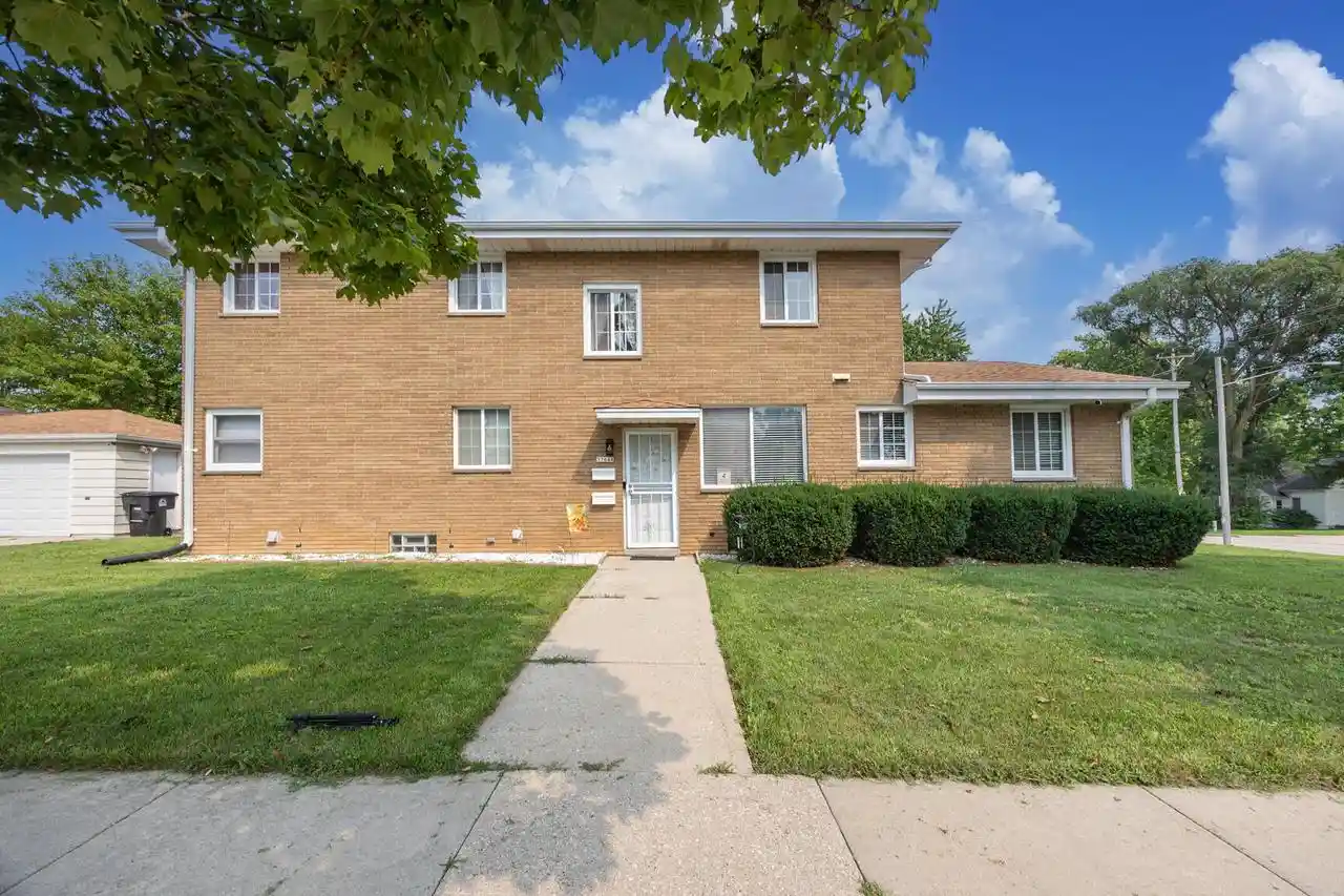 3674-e-college-avenue-avenue-3674a-cudahy-wi-53110/hzid_52197082