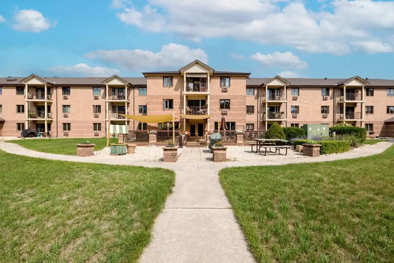 530-n-silverbrook-dr-dr-327-west-bend-wi-53090/hzid_c8db1ab8