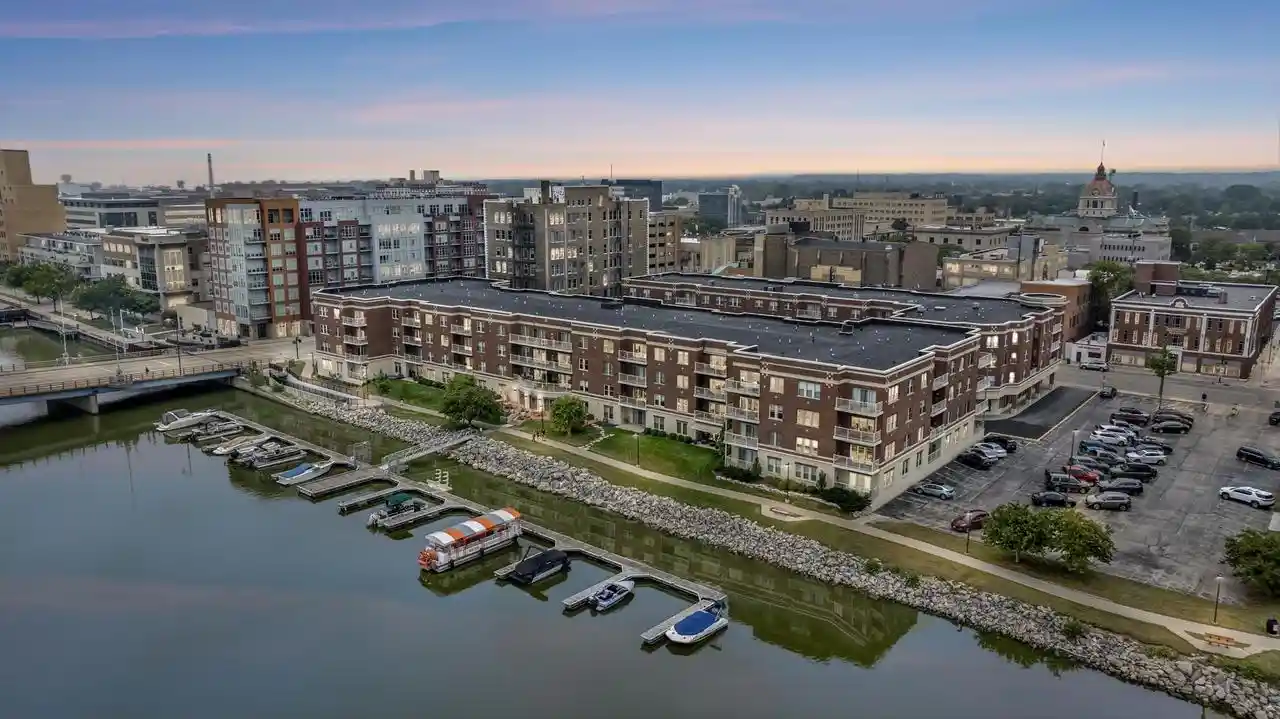 118-s-washington-street-street-203b-green-bay-wi-54301/hzid_91d7c9f4