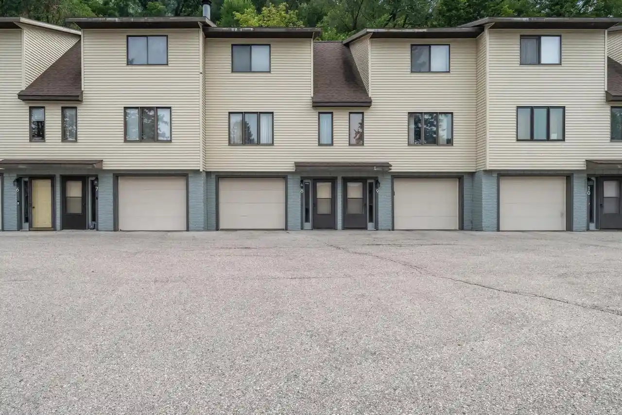 5241-s-33rd-street-street-8-la-crosse-wi-54601/hzid_a07cb681