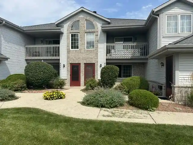 827-quinlan-dr-dr-c-pewaukee-wi-53072/hzid_3544e082