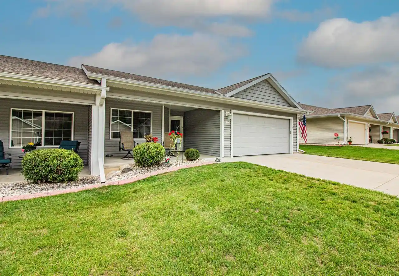 1246-fieldstone-dr-dr-2-hartford-wi-53027/hzid_0ce3201d