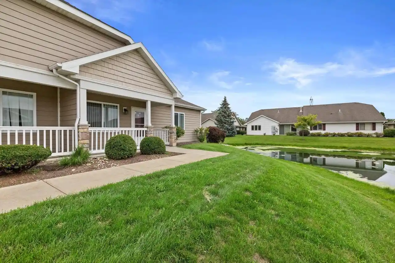 2820-21st-street-street-9-kenosha-wi-53140/hzid_2a2d6db1