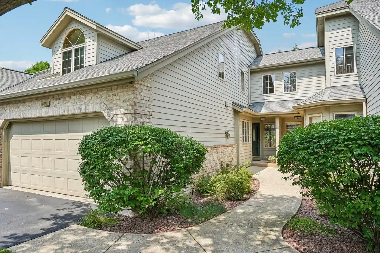 17725-w-wisconsin-avenue-avenue-unit-b-brookfield-wi-53045/hzid_1cf80bcc