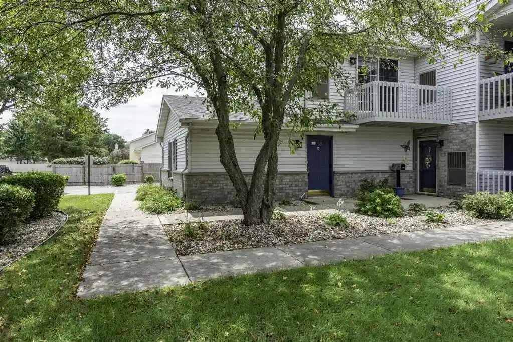 3511-85th-street-street-c-kenosha-wi-53142/hzid_d20d3948